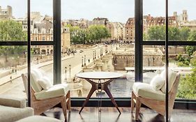 Hotel Cheval Blanc Paris